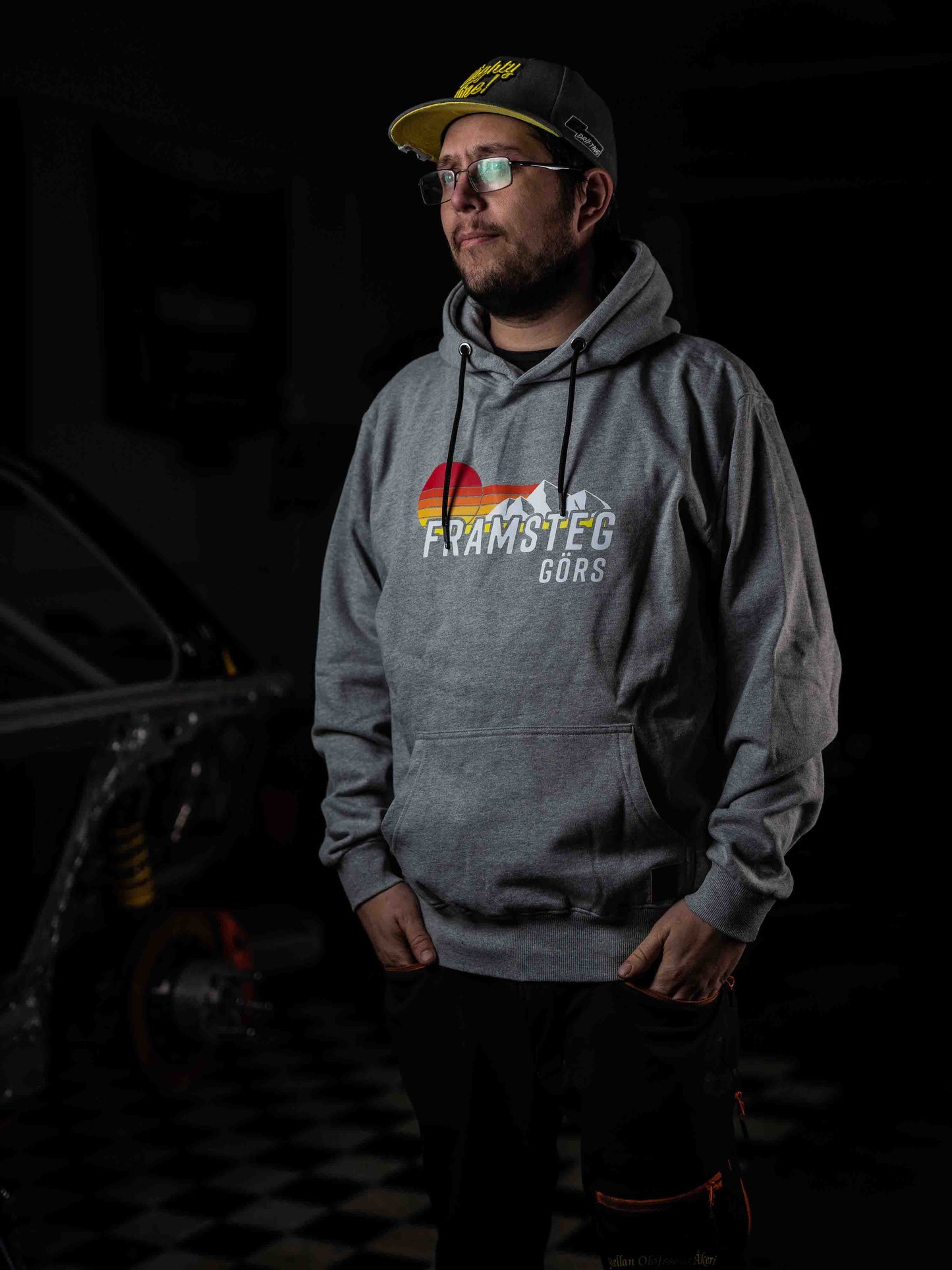 JIM OLOFSSON DRIFTING / JOD HOODIE - FRAMSTEG GÖRS - GREY