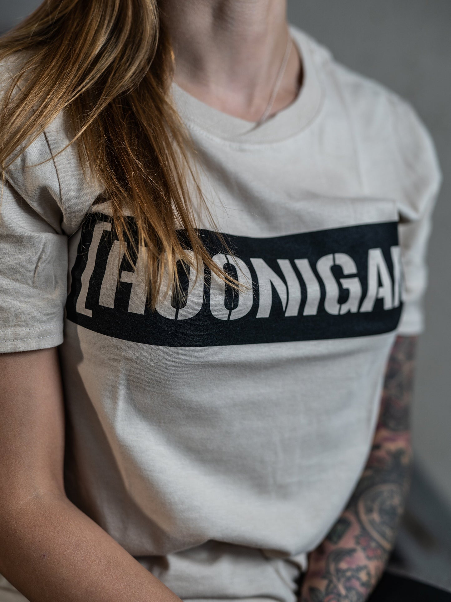 HOONIGAN CENSOR BAR TEE SHIRT - BEIGE / SAND