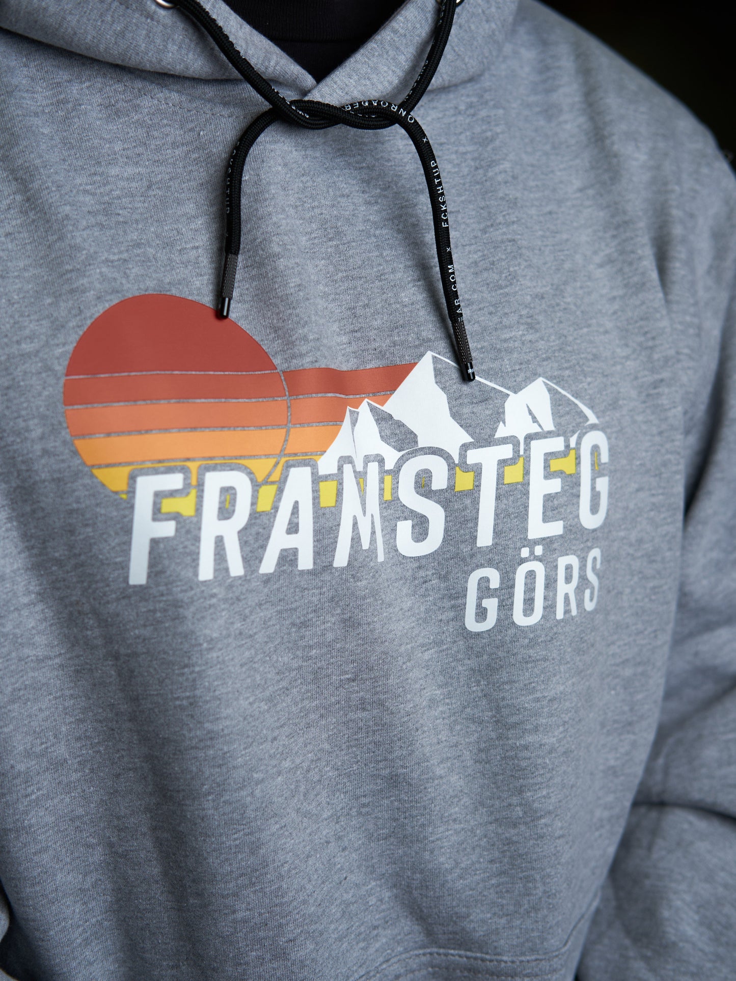 JIM OLOFSSON DRIFTING / JOD HOODIE - FRAMSTEG GÖRS - GREY